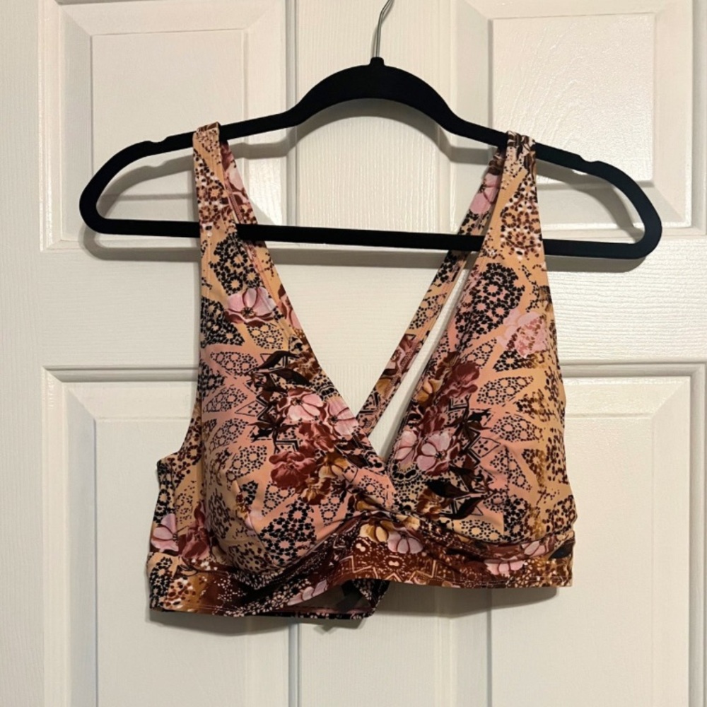 Torrid Wireless Triangle Bikini Top Medallion Floral Size 1 NWOT